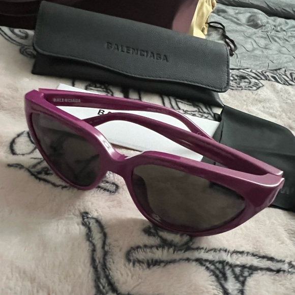 New BALENCIAGA Sunglasses - Picture 6 of 7